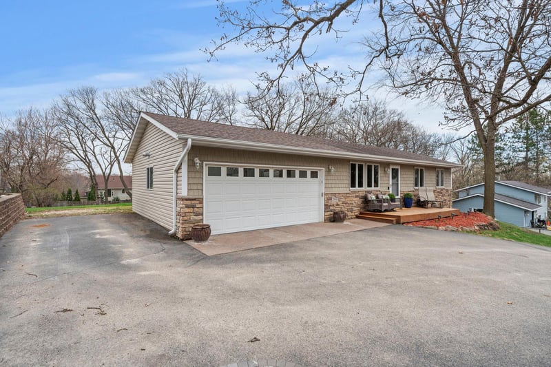 26641 Woodcrest Dr, Elko New Market, MN 55020