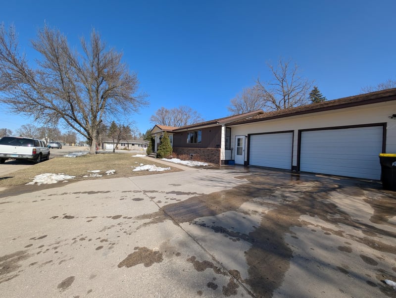 411 6th Ave SW, Perham, MN 56573