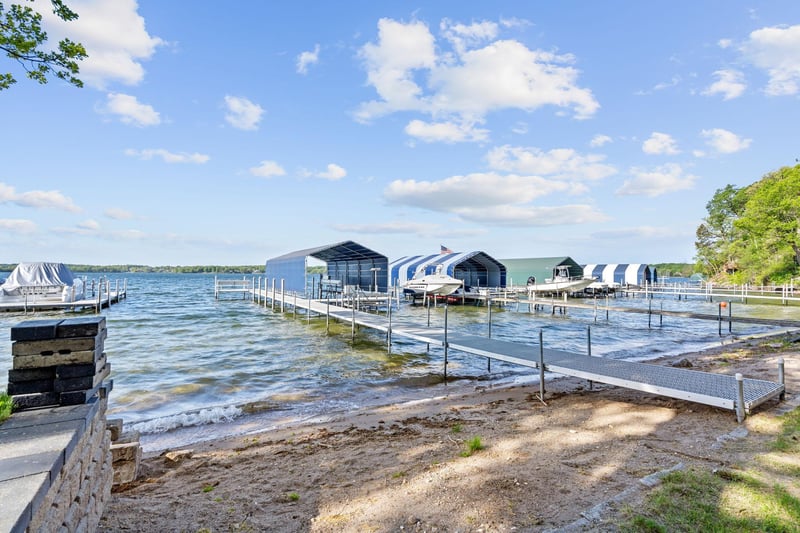5325 Edsall Rd, Mound, MN 55364