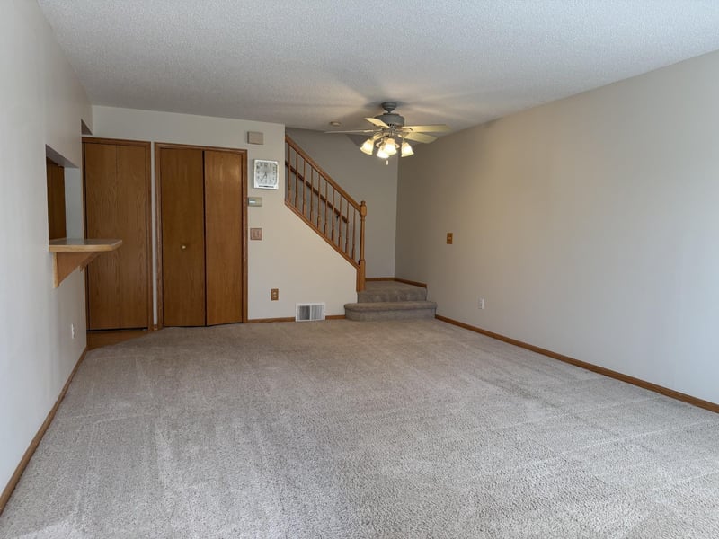 2005 Southcross Dr W #1006, Burnsville, MN 55306