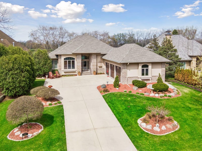 9226 Breckenridge Ln, Eden Prairie, MN 55347