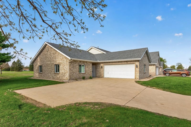 901 W Main St, Belle Plaine, MN 56011
