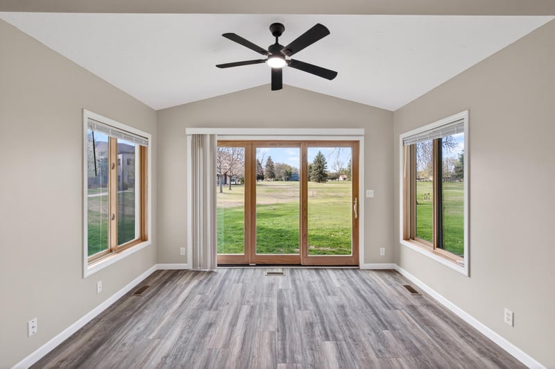 901 W Main St, Belle Plaine, MN 56011