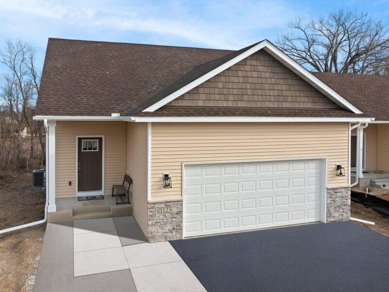 1103 Seurer St, Elko New Market, MN 55054