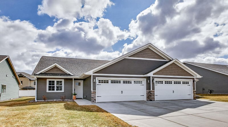 4881 Field Crest Ln, Eau Claire, WI 54701