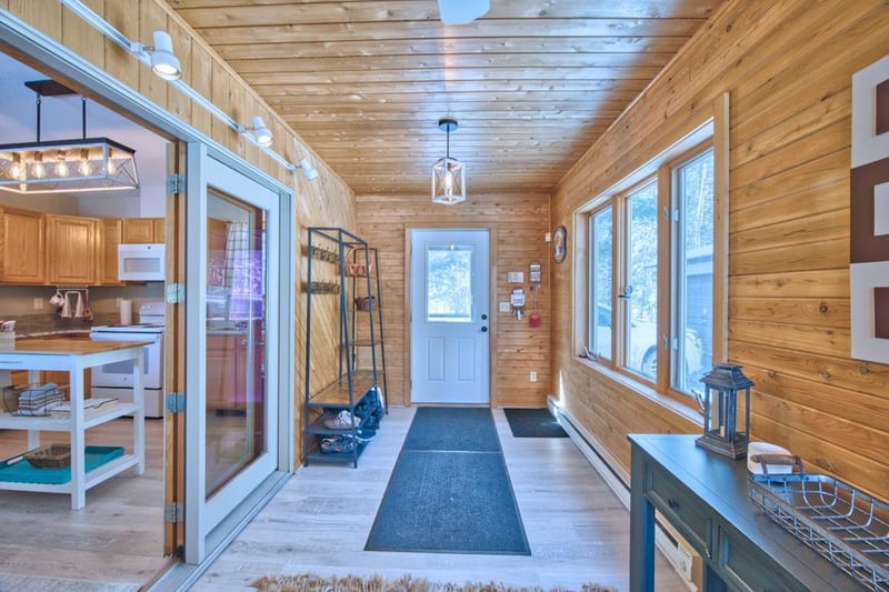 10153 S Clear Lake Rd, Britt, MN 55710