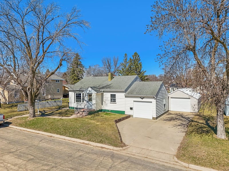 525 3rd St Se, Perham, MN 56573