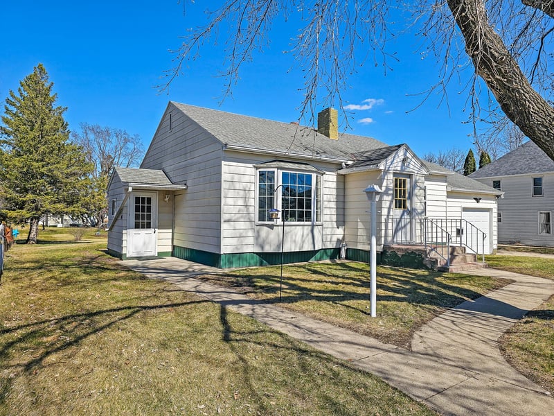 525 3rd St Se, Perham, MN 56573