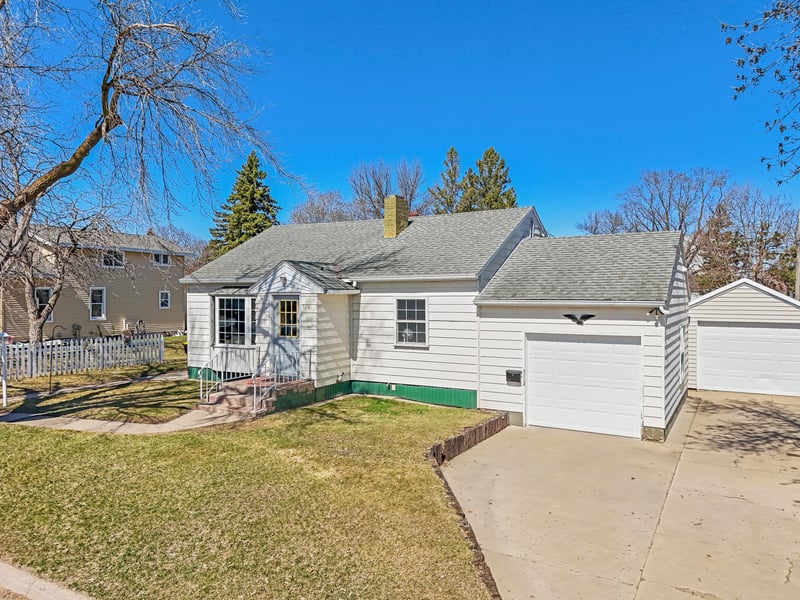 525 3rd St Se, Perham, MN 56573