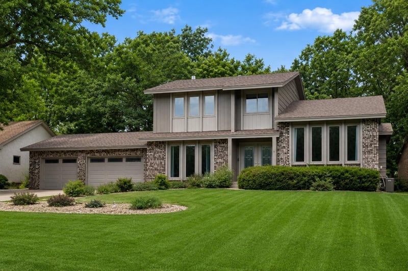 3170 12th St NW, New Brighton, MN 55112