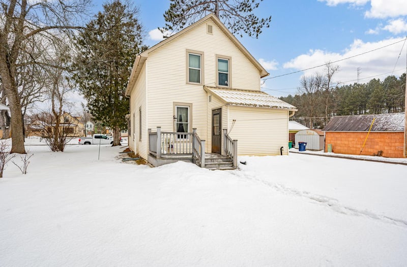 100 Bawden St, Marble, MN 55764