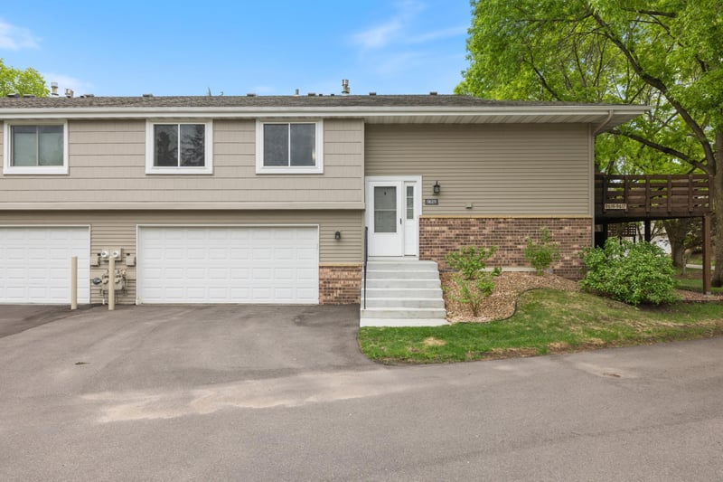 9619 Ensign Cir, Bloomington, MN 55438