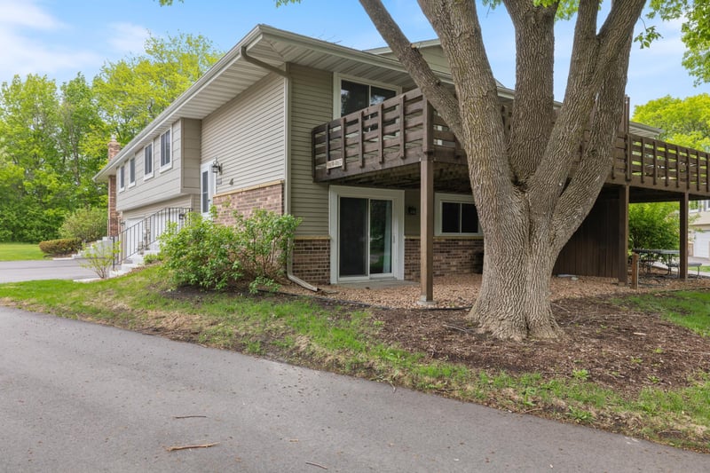 9619 Ensign Cir, Bloomington, MN 55438