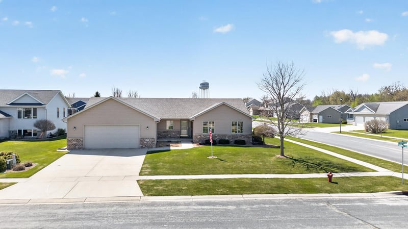 802 Timothy Dr SE, Stewartville, MN 55976