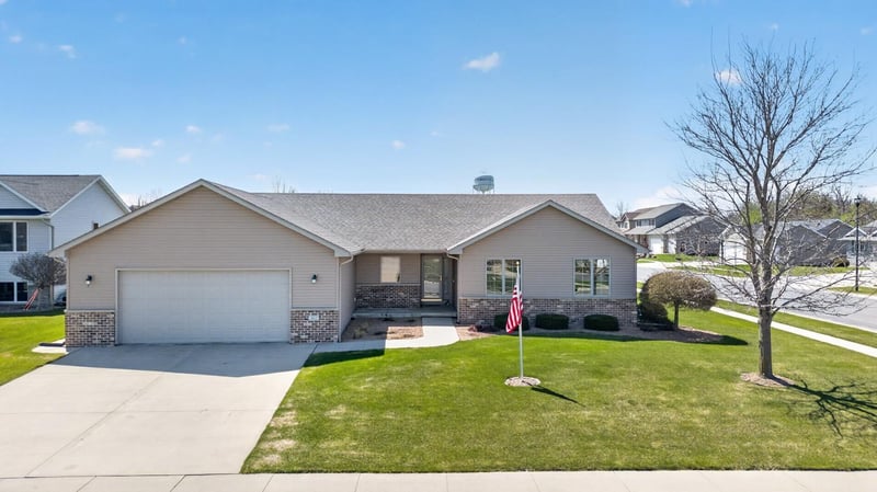 802 Timothy Dr SE, Stewartville, MN 55976