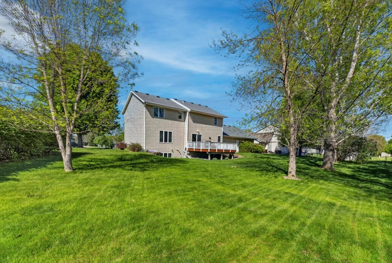 905 Horizon Cir, Belle Plaine, MN 56011