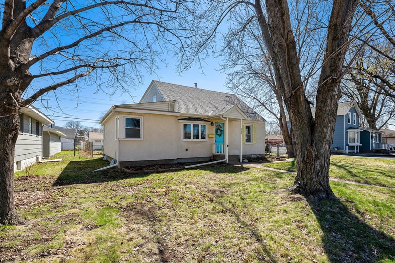 208 5th Ave SE, Osseo, MN 55369