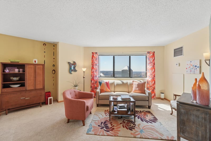 78 10th St E #2702, Saint Paul, MN 55101