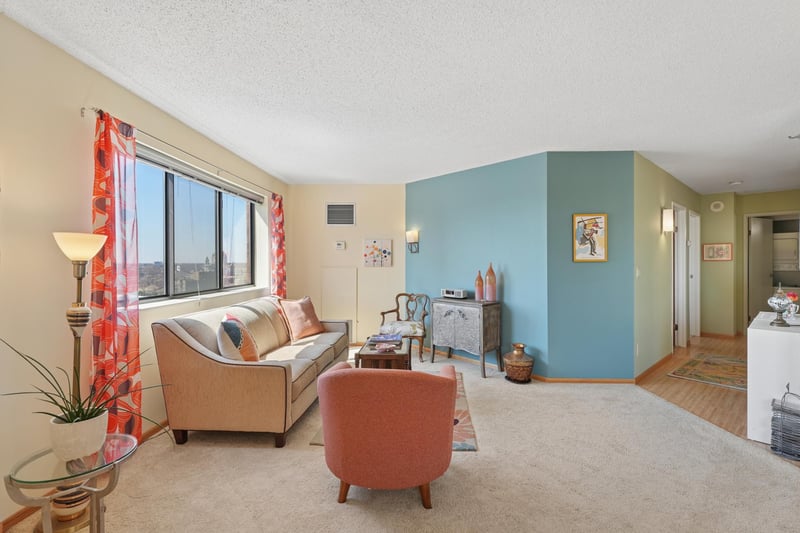78 10th St E #2702, Saint Paul, MN 55101