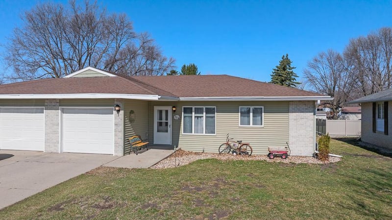 304 Orlano Ave N #B, Canby, MN 56220