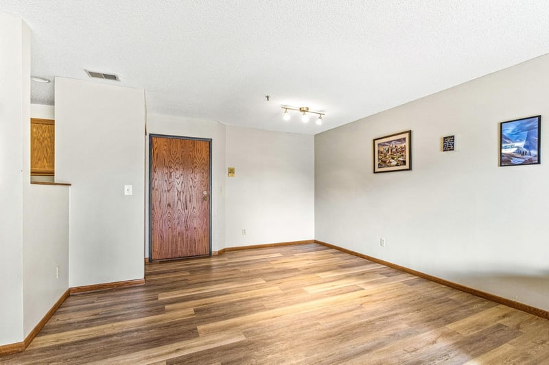 1215 Ferndale St N #A12, Maplewood, MN 55119