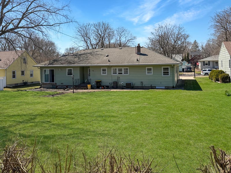 841 Redwood Dr, Fairmont, MN 56031