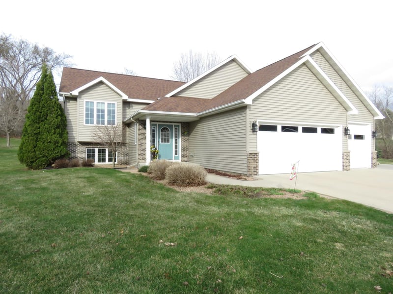 924 Balsam Ct NE, Pine Island, MN 55963