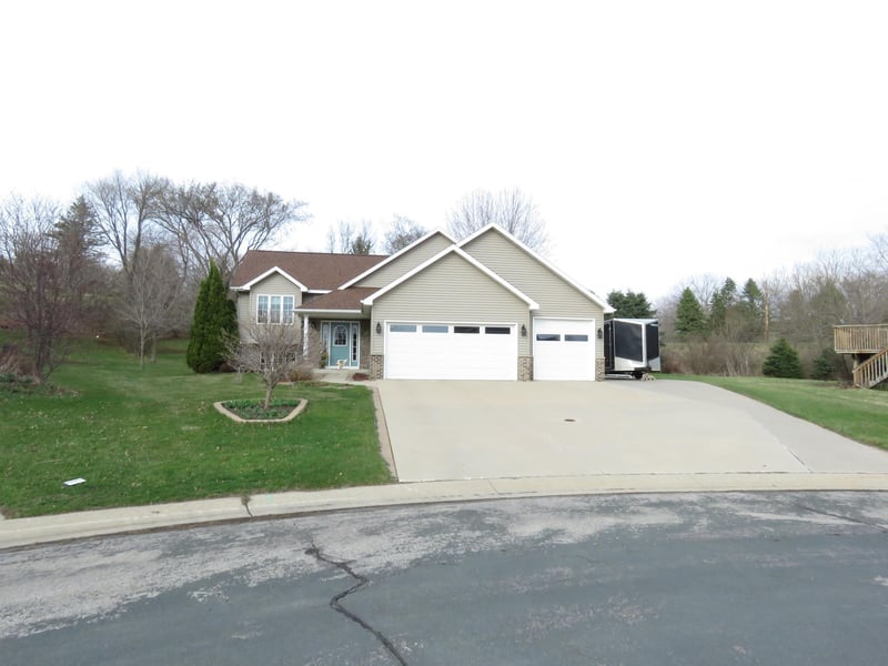 924 Balsam Ct NE, Pine Island, MN 55963