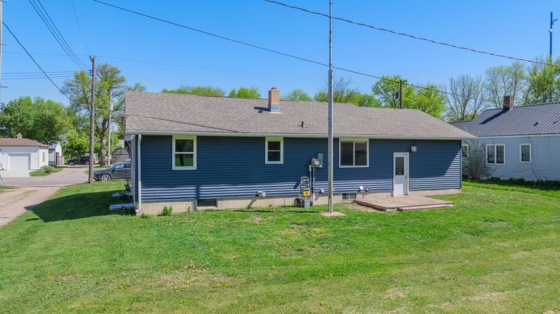 30 3rd Ave W, Echo, MN 56237