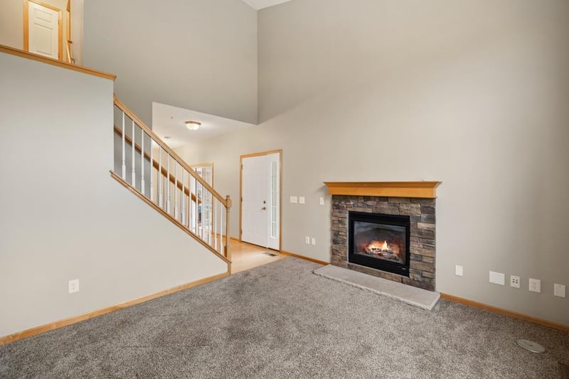 9126 Fox Ct, Victoria, MN 55386