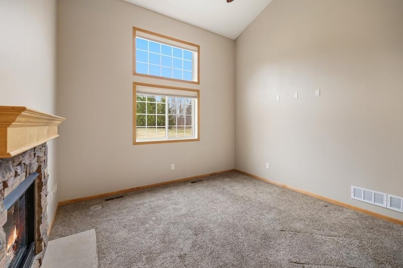 9126 Fox Ct, Victoria, MN 55386
