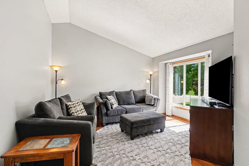 16382 Goodview Trl, Lakeville, MN 55044