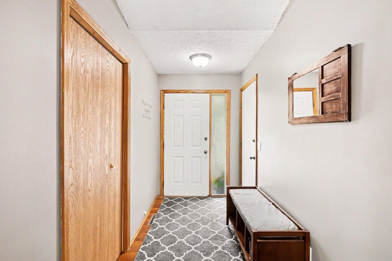 16382 Goodview Trl, Lakeville, MN 55044