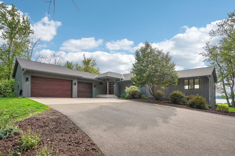 7397 Old Mill Rd, Hugo, MN 55038