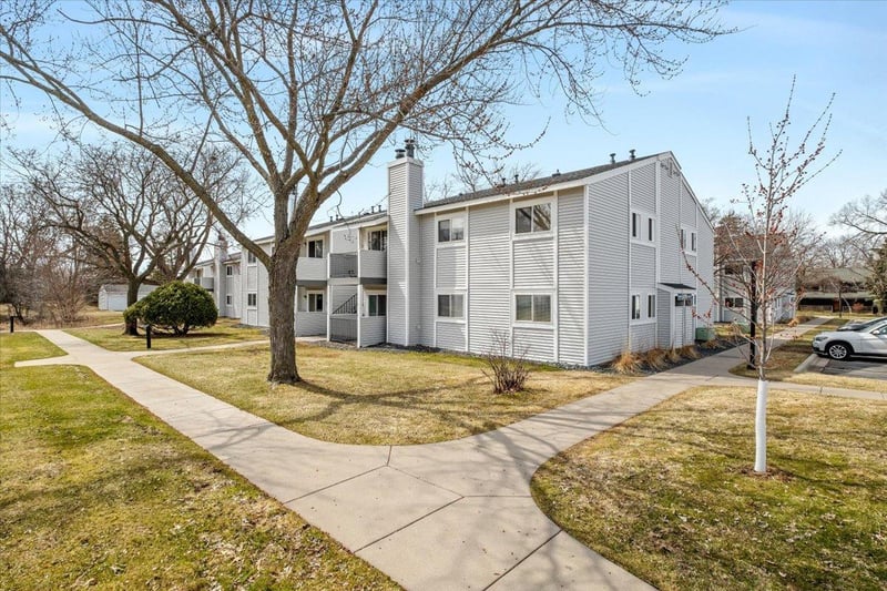 1720 Pleasant St #H, Lauderdale, MN 55113