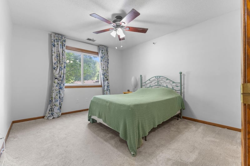 1225 Ferndale St N #B9, Maplewood, MN 55119
