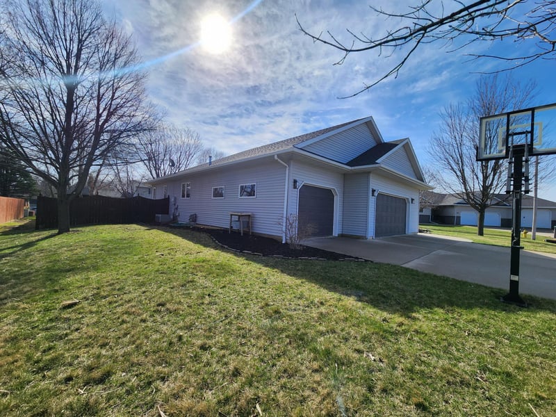 905 4th Ave SE, Pipestone, MN 56164