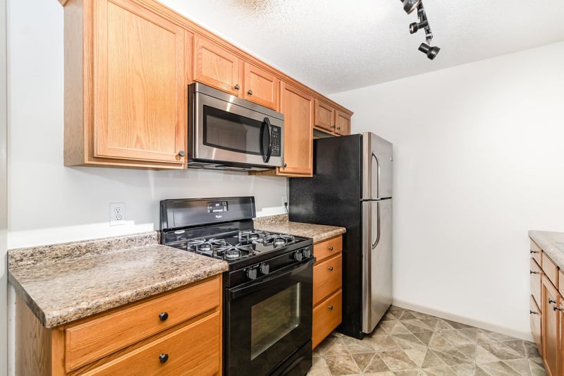 1601 N Innsbruck Dr NE #123, Fridley, MN 55432