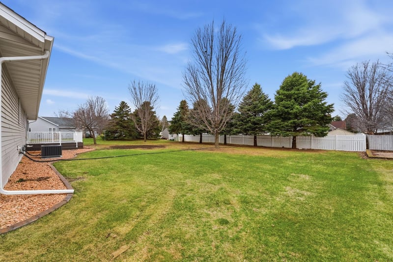 801 Maplewood Ave, Litchfield, MN 55355