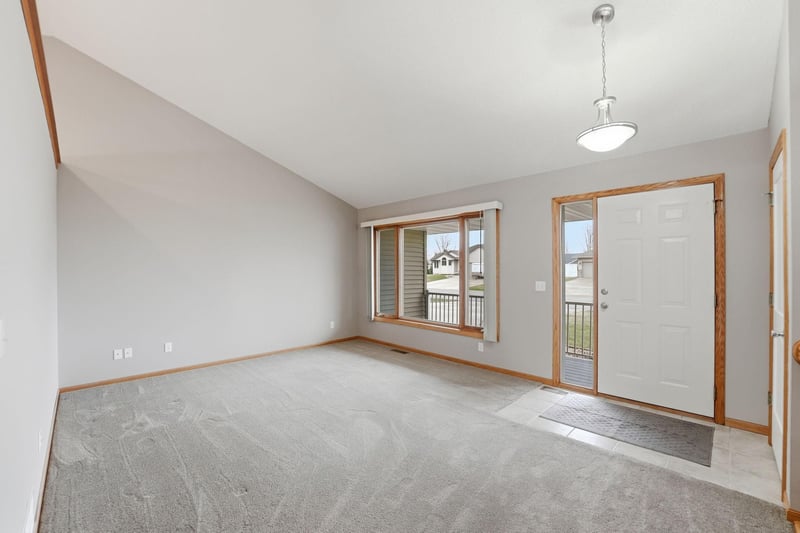 801 Maplewood Ave, Litchfield, MN 55355