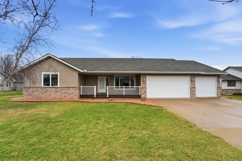 801 Maplewood Ave, Litchfield, MN 55355