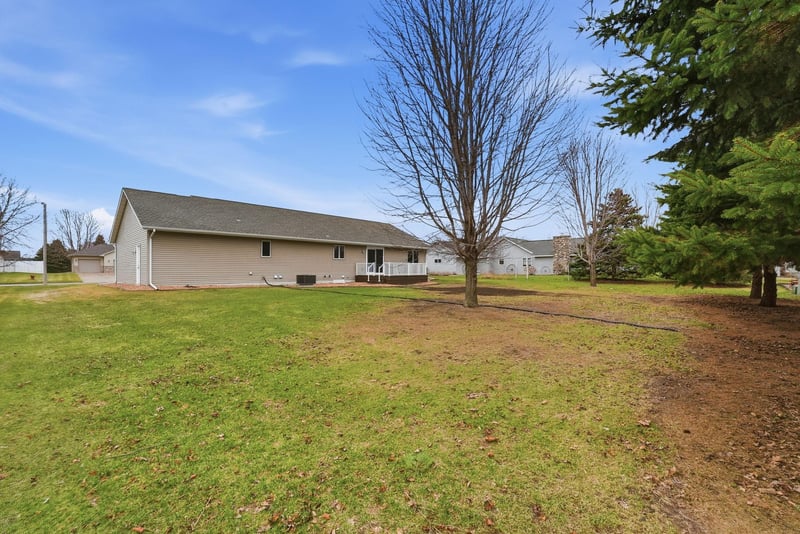 801 Maplewood Ave, Litchfield, MN 55355