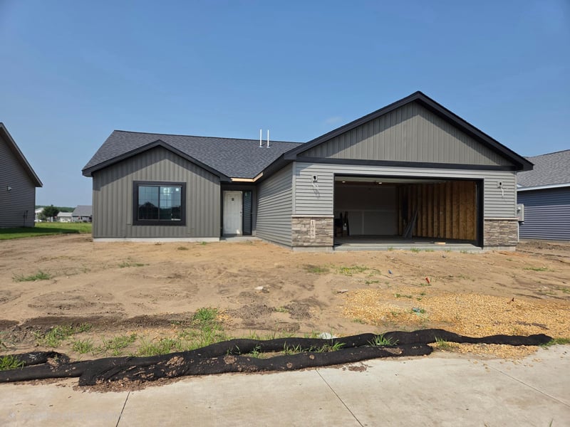 1066 Cullen St, Saint Peter, MN 56082