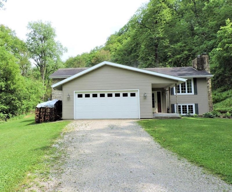 104 Hidden Valley Dr, Lanesboro, MN 55949