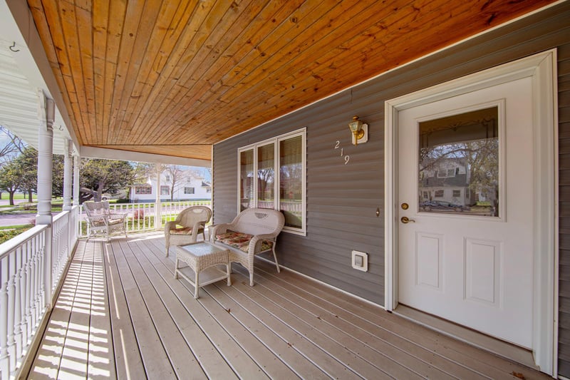 219 1st St NW, New Richland, MN 56072