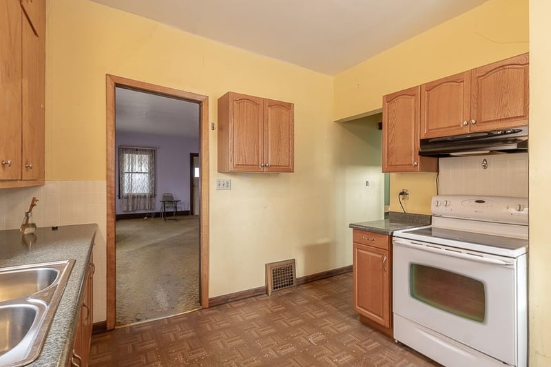 115 N Lexington Ave, Le Center, MN 56057