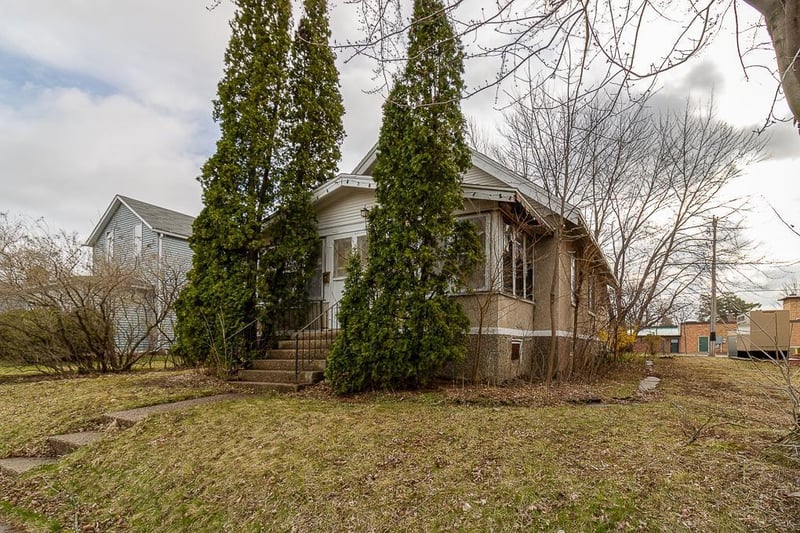 115 N Lexington Ave, Le Center, MN 56057