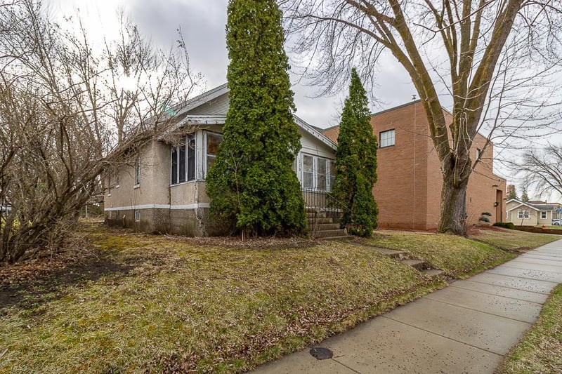115 N Lexington Ave, Le Center, MN 56057