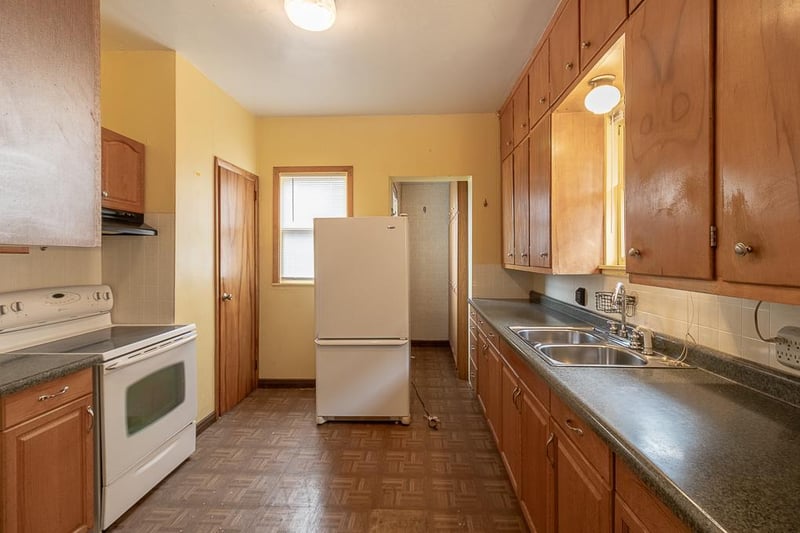 115 N Lexington Ave, Le Center, MN 56057