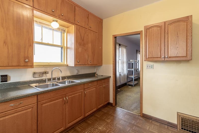 115 N Lexington Ave, Le Center, MN 56057